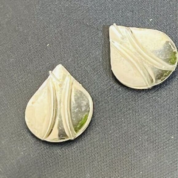 Vintage Enamel Apricot Silver Tone Pierced Lady Bug Shape Earrings 4263 - Picture 3 of 6